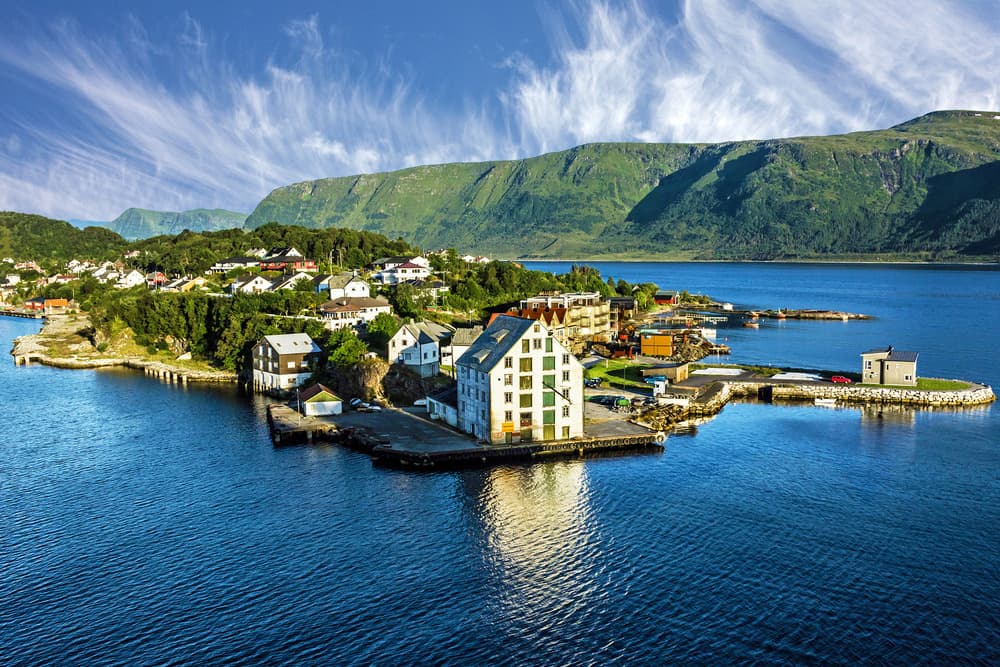 shutterstock 451149082 alesund