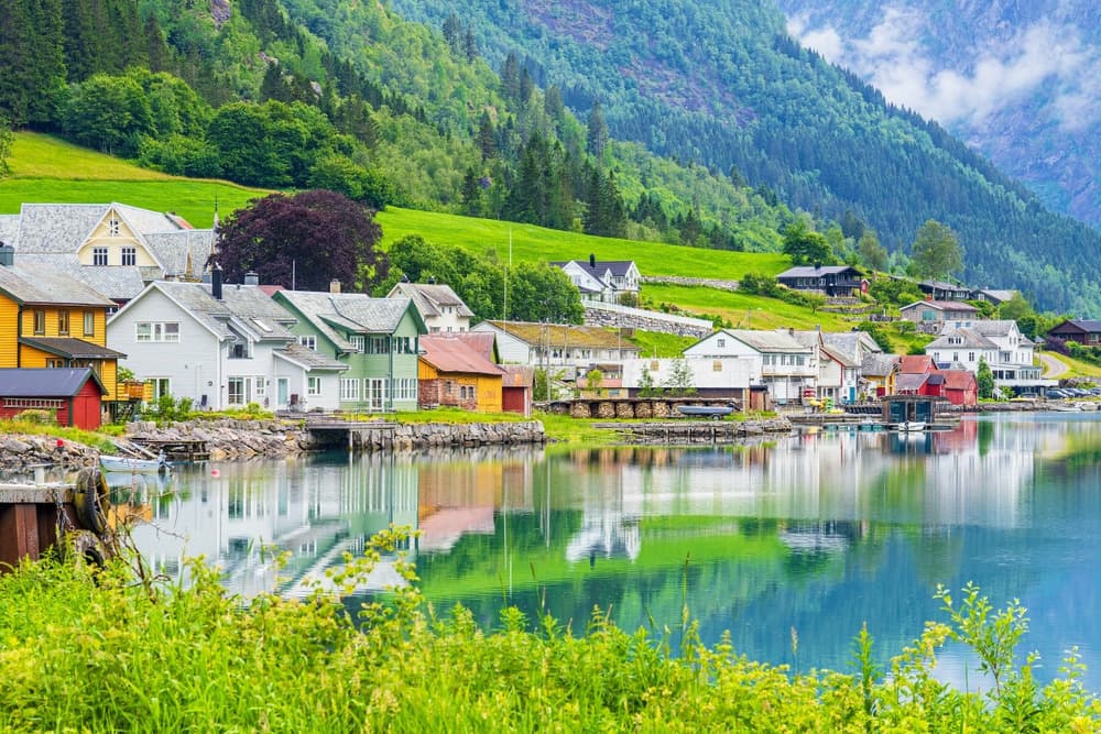 shutterstock 2629097071 fjaerland