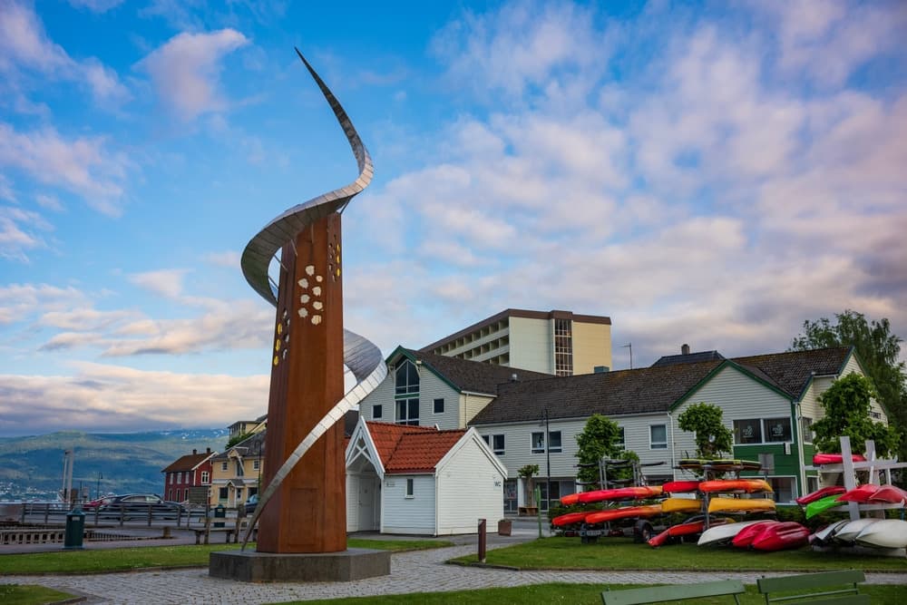 shutterstock 2366560835 balestrand